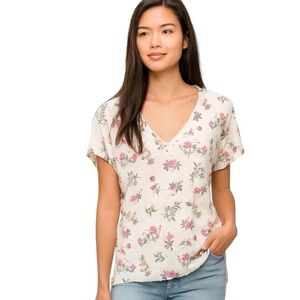 Lucky Brand | Floral V-neck Shirt Sz M EUC